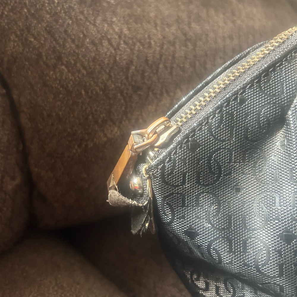 GUESS Handbag - Picture 4 of 8